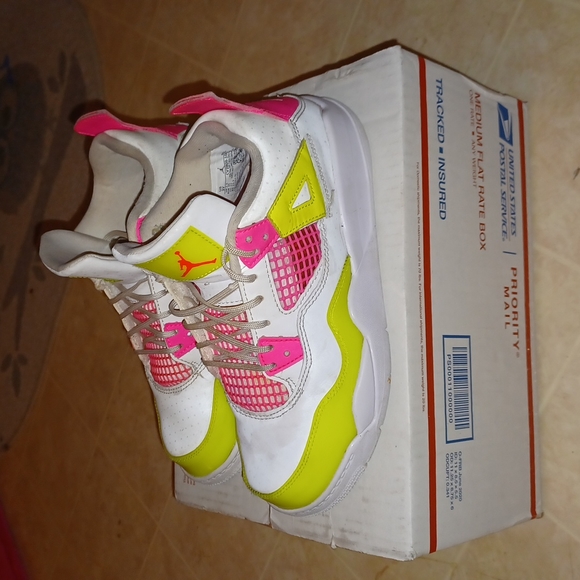 Jordan 4s - Picture 3 of 8